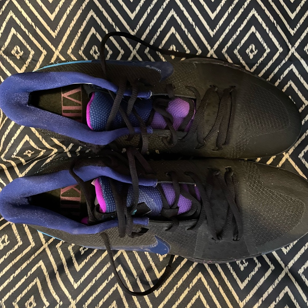 Kyrie 3-